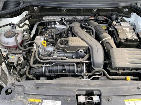 Used 2025 Volkswagen Taos SE FWD image 33