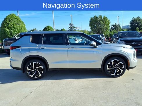 Used 2023 Mitsubishi Outlander 4WD Plug-In Hybrid image 4