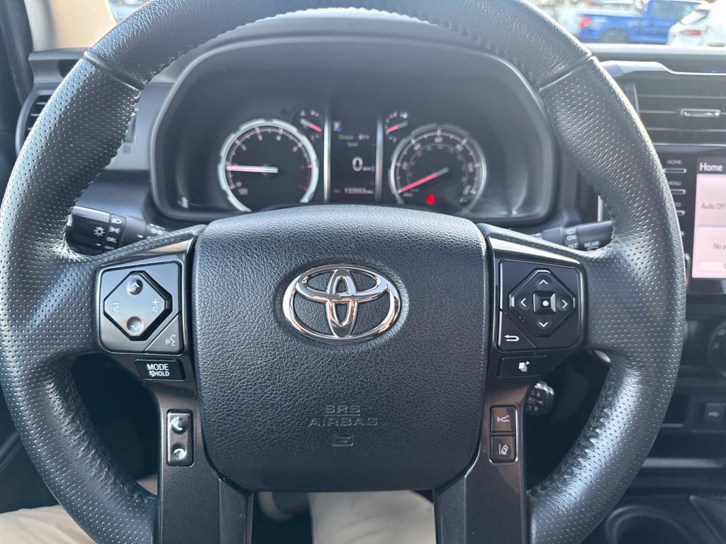 Used 2020 Toyota 4Runner Venture w/ Moonroof Package AWD/4WD image 17