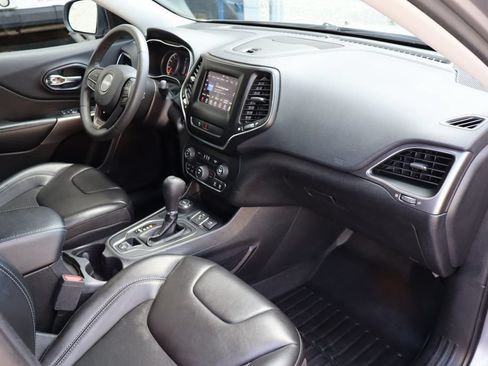 Used 2020 Jeep Cherokee Latitude Plus AWD/4WD image 25