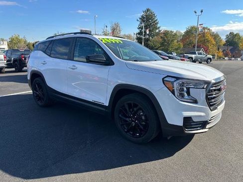 Used 2024 GMC Terrain SLE w/ Driver Convenience Package image 5