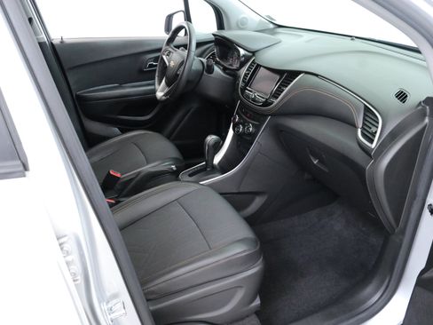 Used 2022 Chevrolet Trax LT w/ LT Convenience Package image 27