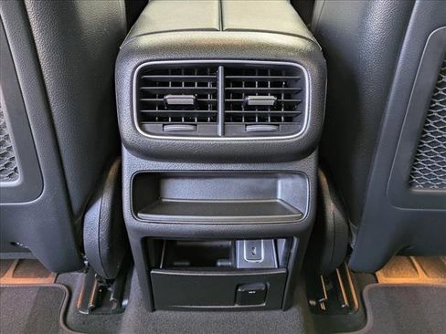 Used 2022 Mercedes-Benz GLE 350 4MATIC w/ Premium Package image 21