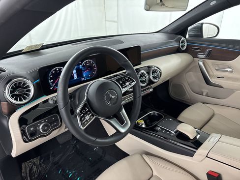 Used 2023 Mercedes-Benz CLA 250 image 4