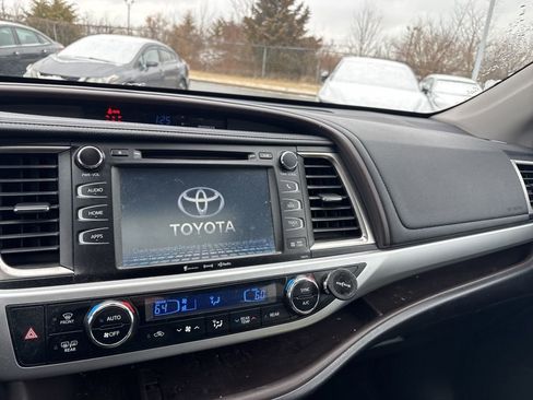 Used 2017 Toyota Highlander XLE image 9