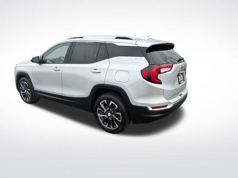 Used 2022 GMC Terrain SLT image 3