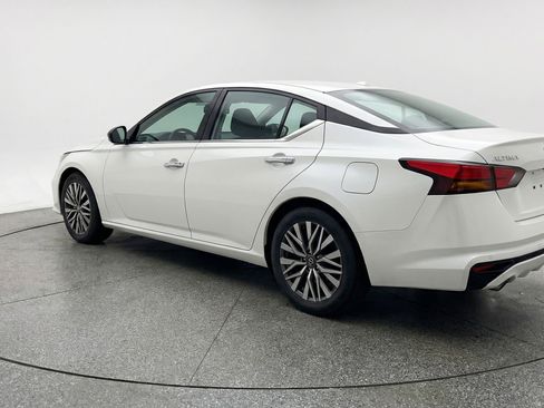 Used 2025 Nissan Altima 2.5 SV FWD image 6