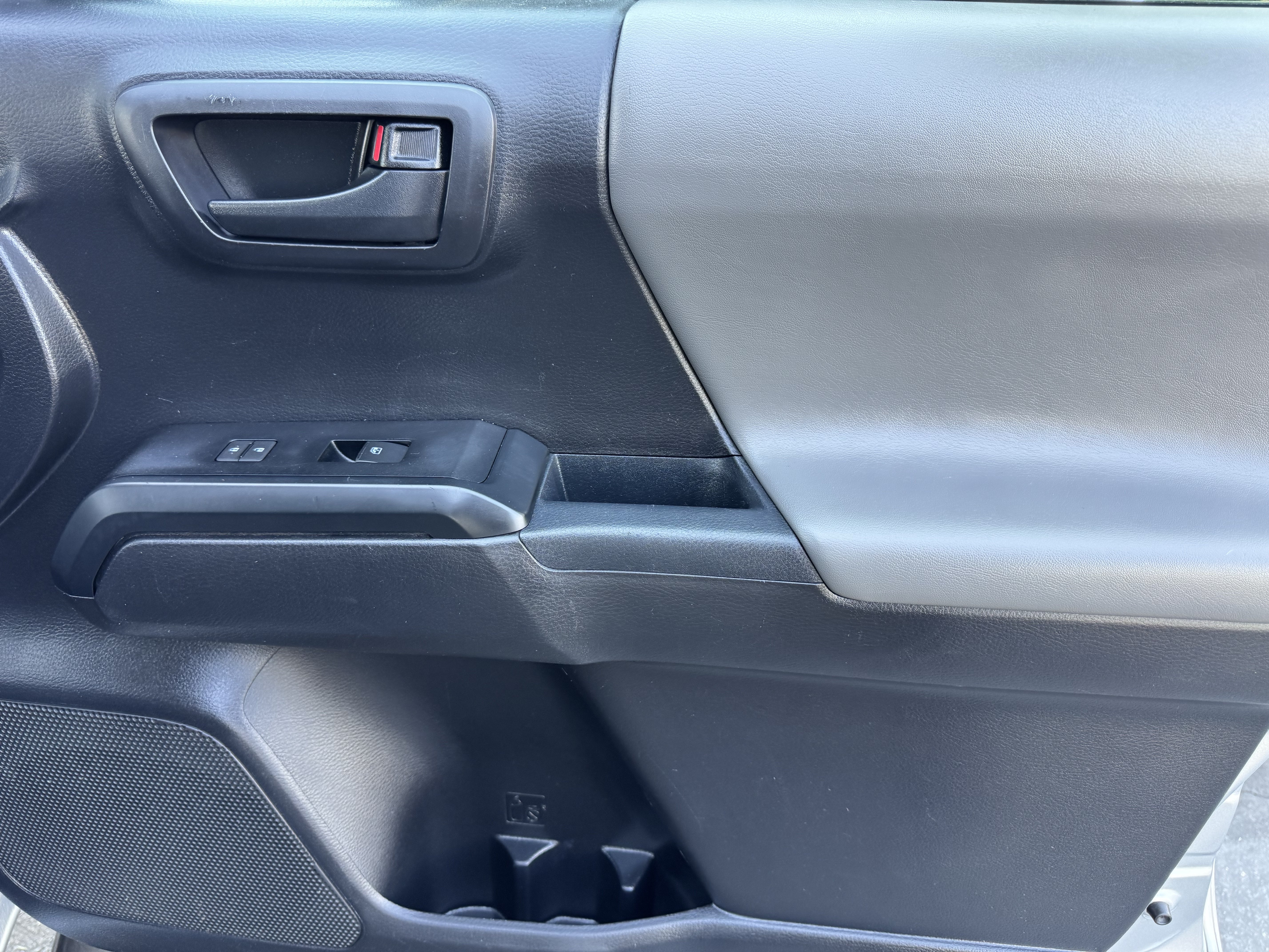 Used 2021 Toyota Tacoma SR AWD/4WD image 22