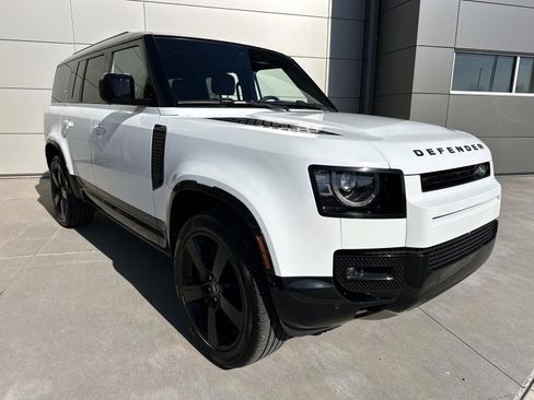 Used 2024 Land Rover Defender 130 X-Dynamic SE AWD/4WD image 3