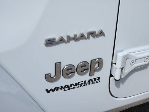 Used 2019 Jeep Wrangler Unlimited Sahara w/ Safety Group AWD/4WD image 12