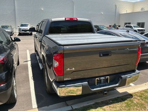 Used 2018 Toyota Tundra SR5 w/ SR5 Upgrade Package AWD/4WD image 9