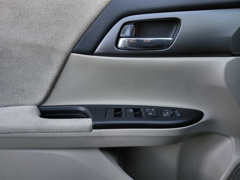 Used 2013 Honda Accord LX image 16