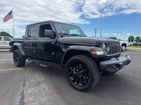 Used 2025 Jeep Gladiator Sport AWD/4WD image 8