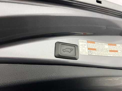 Used 2016 Toyota RAV4 Limited image 24