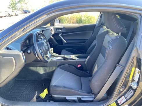 Used 2019 Toyota 86 RWD image 35