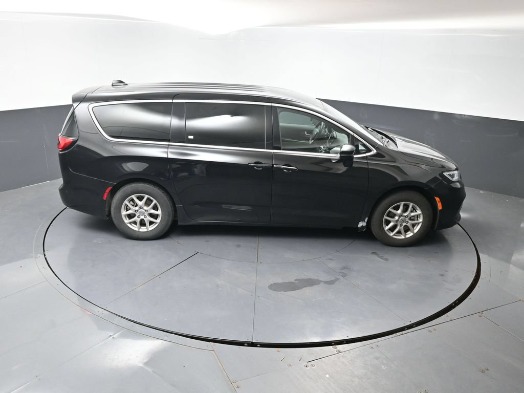 Used 2025 Chrysler Pacifica Select FWD image 10