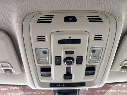 Used 2021 GMC Yukon XL Denali w/ Denali Premium Package image 28