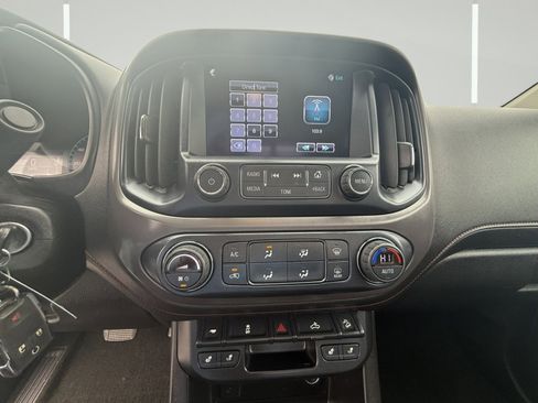 Used 2017 GMC Canyon SLE w/ All Terrain X Package image 11