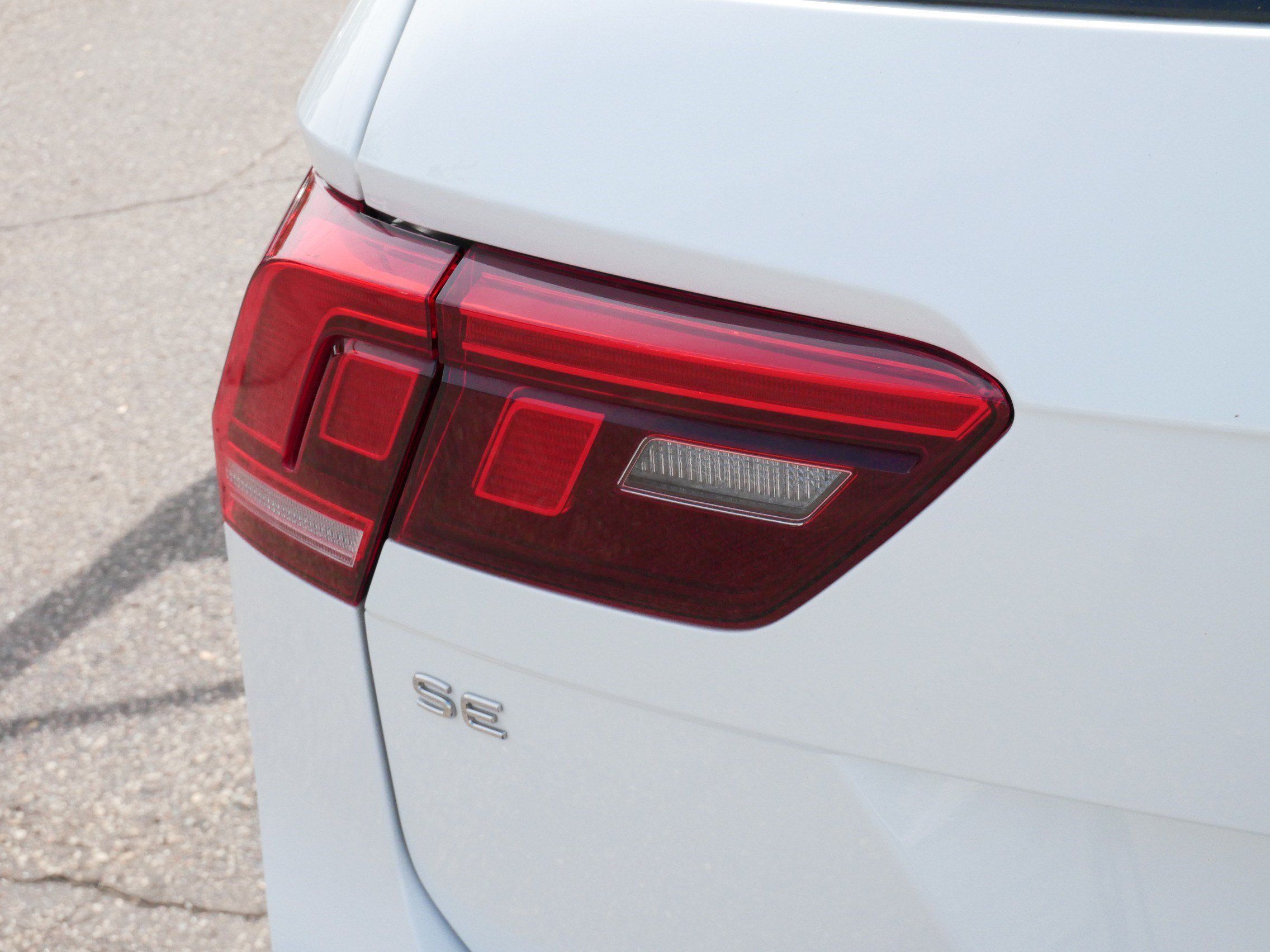 Certified 2023 Volkswagen Tiguan SE R-Line AWD/4WD image 17