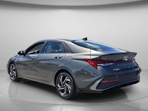 Certified 2025 Hyundai Elantra SEL w/ Cargo Package FWD image 7