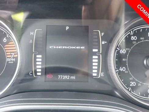 Used 2019 Jeep Cherokee Latitude w/ Popular Appearance Group AWD/4WD image 5