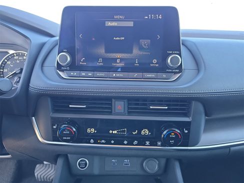 Used 2023 Nissan Rogue SV w/ SV Premium B Package image 18