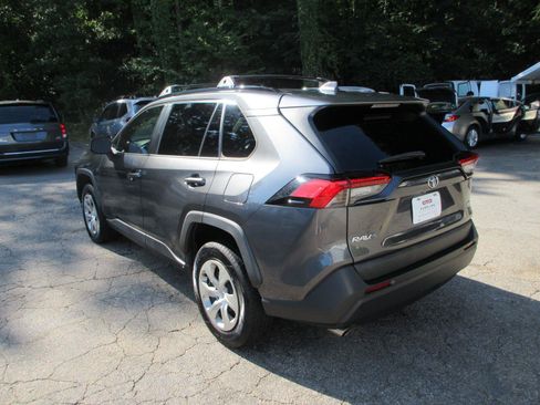 Used 2020 Toyota RAV4 LE FWD image 7