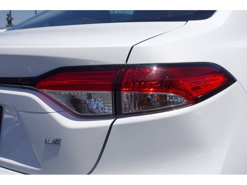 Used 2025 Toyota Corolla LE FWD image 6