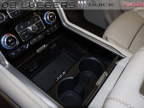 Used 2021 GMC Yukon XL Denali image 27