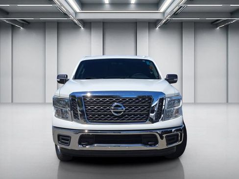 Used 2018 Nissan Titan SV AWD/4WD image 2