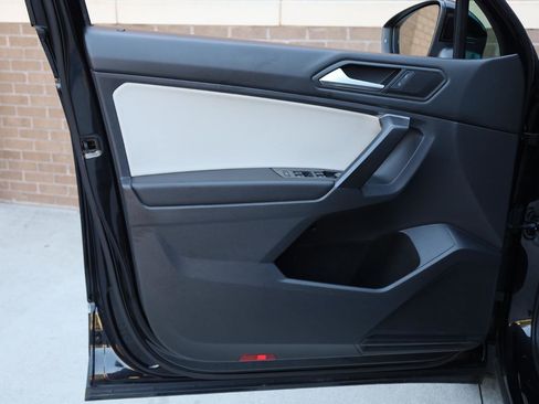 Used 2021 Volkswagen Tiguan SE FWD image 12