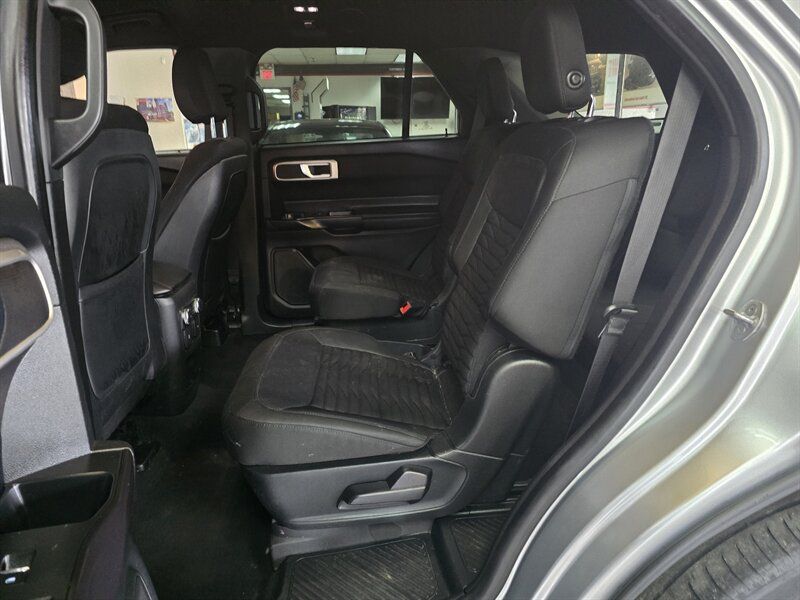 Used 2020 Ford Explorer XLT AWD/4WD image 12