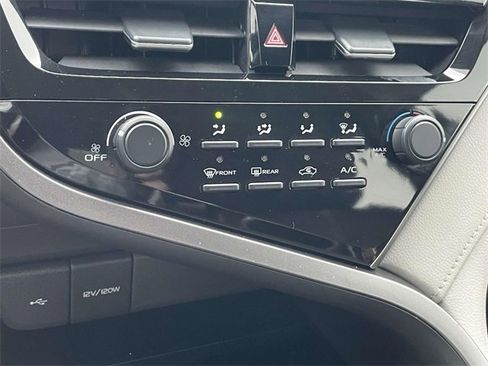 Used 2021 Toyota Camry LE image 18