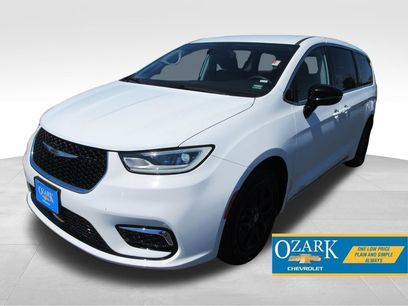 Used 2024 Chrysler Pacifica Touring-L