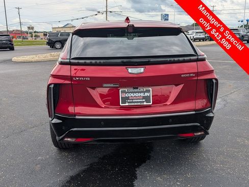 Used 2025 Cadillac Lyriq Luxury w/ LPO, Floor Liner Package AWD/4WD image 7