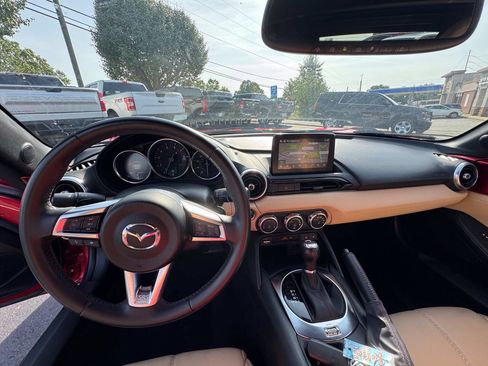 Used 2019 MAZDA MX-5 Miata RF Grand Touring RWD image 12