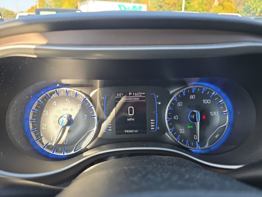 Used 2019 Chrysler Pacifica Touring-L FWD image 16