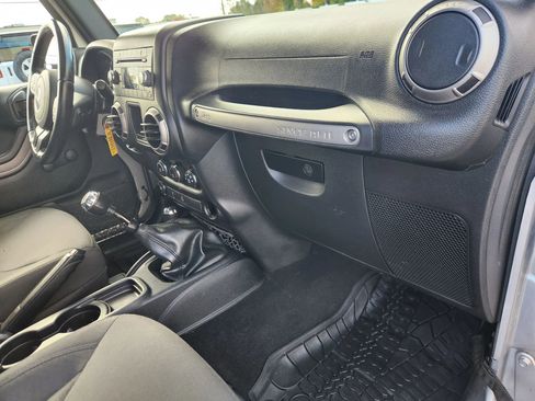 Used 2016 Jeep Wrangler Sport image 37
