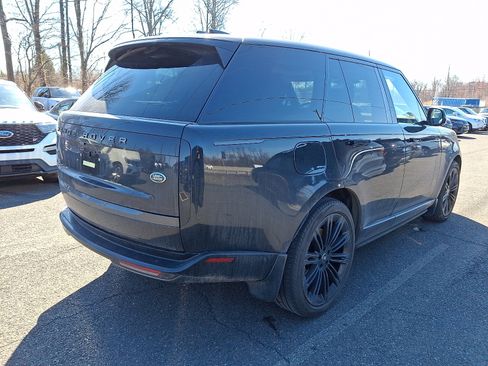 Used 2023 Land Rover Range Rover SE image 2