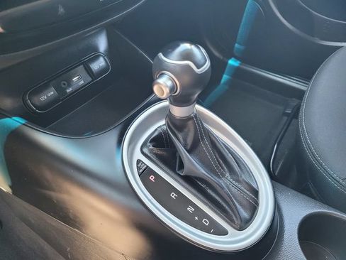 Used 2017 Kia Soul + FWD image 20