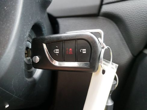 Used 2022 Toyota RAV4 LE AWD/4WD image 28