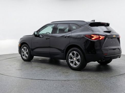 Used 2025 Chevrolet Blazer LT FWD image 6
