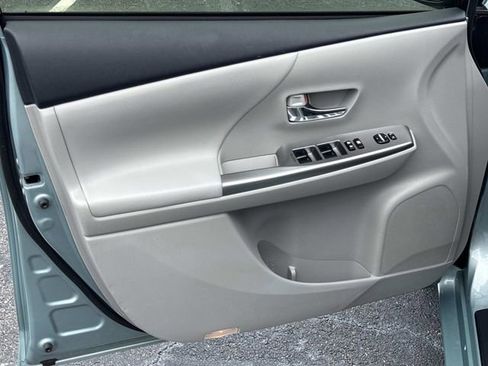 Used 2017 Toyota Prius V Four FWD image 18