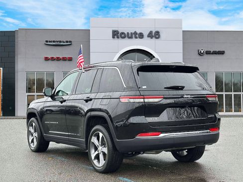 Used 2023 Jeep Grand Cherokee Limited w/ Luxury Tech Group II image 4