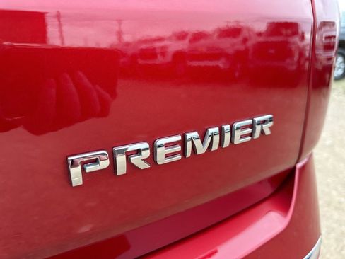 Used 2023 Chevrolet Traverse Premier image 40