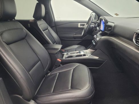 Used 2020 Ford Explorer XLT w/ Equipment Group 202A AWD/4WD image 21