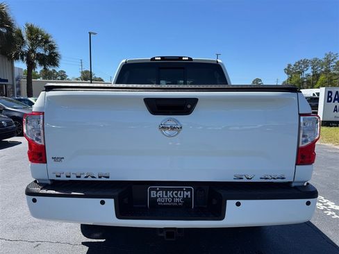 Used 2018 Nissan Titan SV w/ SV Convenience Package image 7