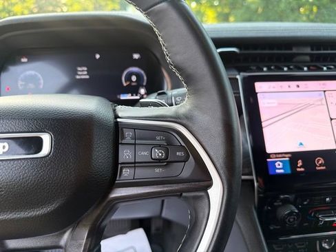 Used 2022 Jeep Grand Cherokee L Limited w/ Luxury Tech Group II AWD/4WD image 19