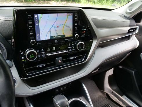 Used 2021 Toyota Highlander Limited AWD/4WD image 11