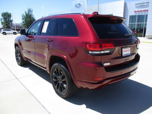 Used 2022 Jeep Grand Cherokee Laredo X image 4